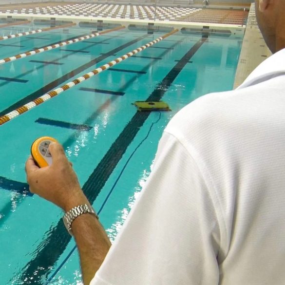 Medencetisztító robot, Dolphin Wave 300XL, padlótisztítás, MMI vezérlés, háromszintű zsákos szűrőrendszer, 1–8 órás ciklusidő, nagy teljesítményű közületi kivitel, Caddy tartozékkal