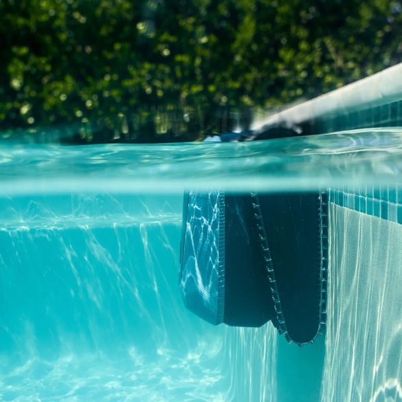 Medencetisztító robot, Dolphin EON 100, teljes medencetisztítás (padló, fal, vízvonal és lépcső tisztítás), SmartMap navigáció, UltraRun mód, applikáció vezérlés