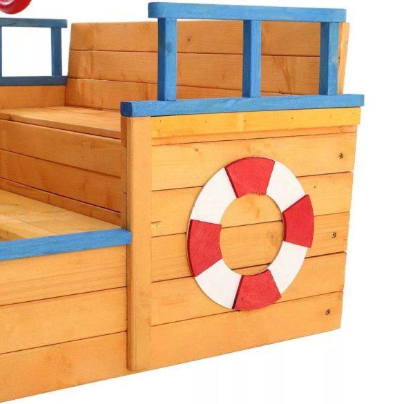 Kalózhajó formájú homokozó, 94 × 187 cm, barna, fenyőfa és műanyag kivitelben, kormánykerékkel és zászlóval