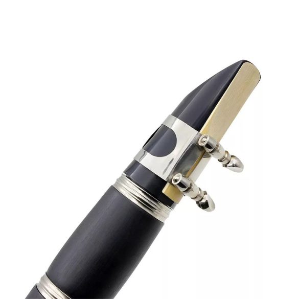 B-dúr klarinétkészlet, 67 cm, bakelit kivitelben, válltáskával és kiegészítőkkel