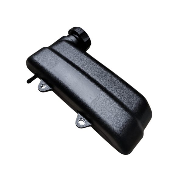 Fűnyíró üzemanyagtartály, Strend Pro Garden QL46PD-139 benzinmotoros fűnyíróhoz, fekete, ütés- és vegyszerálló nagy sűrűségű polietilén, szivárgásbiztos menetes kupakkal