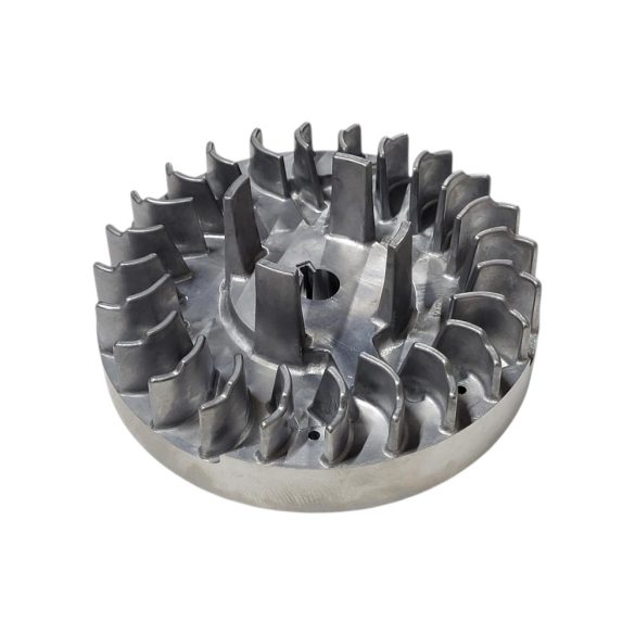 Fűnyíró lendkerék, Strend Pro Garden QL46PD-139 benzinmotoros fűnyíróhoz, fémes ezüst, öntött alumínium, hűtőbordás