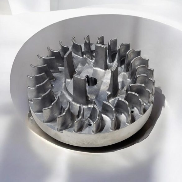 Fűnyíró lendkerék, Strend Pro Garden QL46PD-139 benzinmotoros fűnyíróhoz, fémes ezüst, öntött alumínium, hűtőbordás