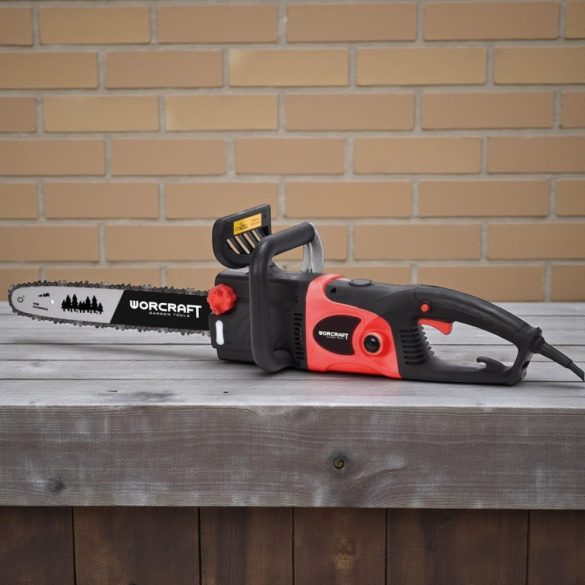 Elektromos láncfűrész, Worcraft WCE-2816, piros/fekete, 2400 W, vezetősín: 40 cm, 230 V, 14 m/s láncsebesség, 110 ml olajtartály