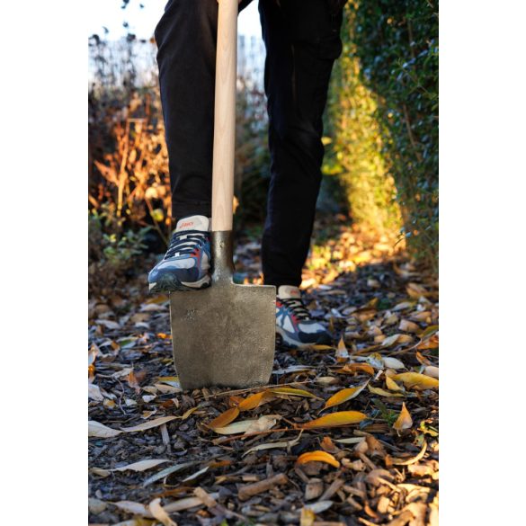 Ásó, Strend Pro Garden Gardex, hegyes fej, sötétszürke, kovácsolt acél fej, fa nyél, D markolat