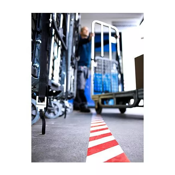 Figyelmeztető szalag, Tesa Pro Marking, piros/fehér, 5 cm x 33 m, erős tapadás, kézzel téphető, akadályok, veszélyes területek jelölésére
