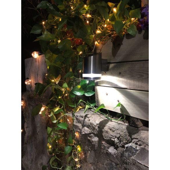 Napelemes fali lámpa, Strend Pro Garden, ezüst, 9 x 12 x 14 cm, 2 LED, rozsdamentes acél és műanyag, akkumulátoros, automatikus kapcsolás, fehér fény