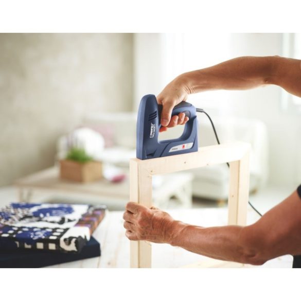 Elektromos tűzőgép, szögbelövő, Rapid ESN 530, sötétkék, 6-14 mm kapocshossz / 8-15 mm szeghossz, 53-as kapcsokhoz, műanyag burkolat, acél mechanika, kárpitos