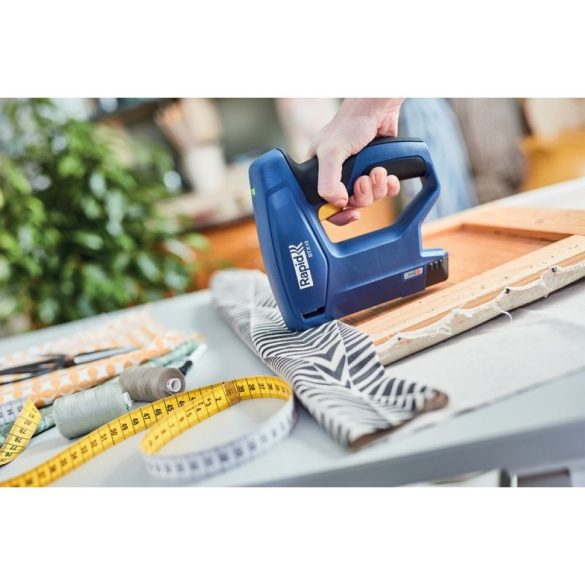 Akkumulátoros tűzőgép, Rapid BTX 10, sötétkék, 4-10 mm kapocshossz, 53-as kapcsokhoz, műanyag burkolat, acél mechanika, 3,6 V Li-Ion, USB-vel tölthető, kárpitos