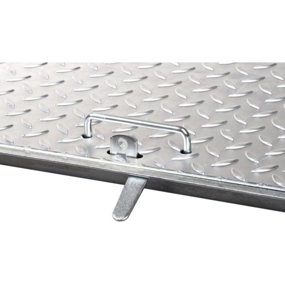 Fém aknafedlap, Strend Pro MC60, ezüst, 600 x 600 mm, zárható, lemezvastagság: 3 mm, csúszásgátló felület, UV-álló, 150 kg teherbírás