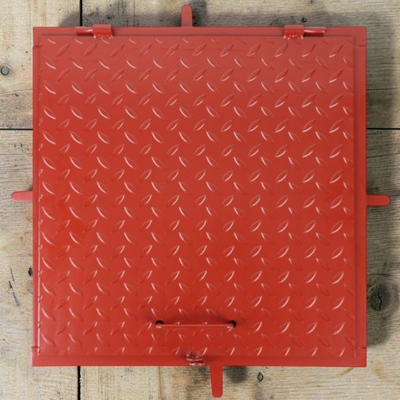 Fém aknafedlap, Strend Pro MC50, bordó, 500 x 500 mm, zárható, lemezvastagság: 3 mm, csúszásgátló felület, UV-álló, 150 kg teherbírás