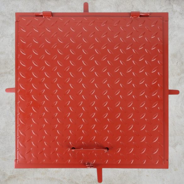 Fém aknafedlap, Strend Pro MC60, bordó, 600 x 600 mm, zárható, lemezvastagság: 3 mm, csúszásgátló felület, UV-álló, 150 kg teherbírás