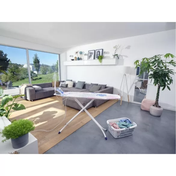 Leifheit 72580 Classic M Compact Plus vasalódeszka, fehér, 120 × 38 cm vasalófelülettel, 76–95 cm között állítható magassággal, stabil vasalótartóval, beépített kábeltartó antennával