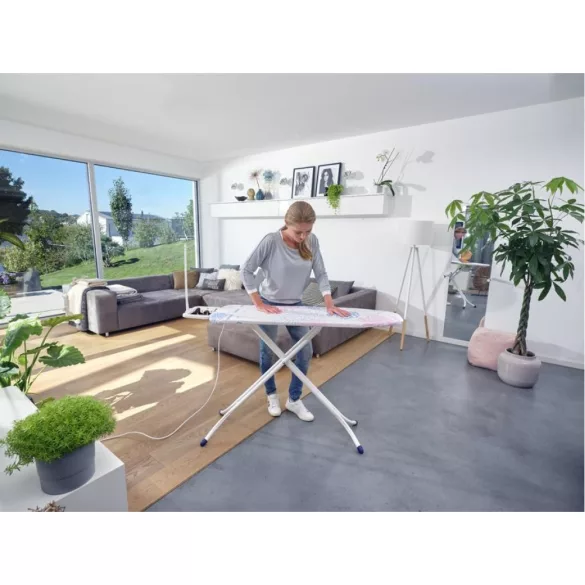 Leifheit 72580 Classic M Compact Plus vasalódeszka, fehér, 120 × 38 cm vasalófelülettel, 76–95 cm között állítható magassággal, stabil vasalótartóval, beépített kábeltartó antennával