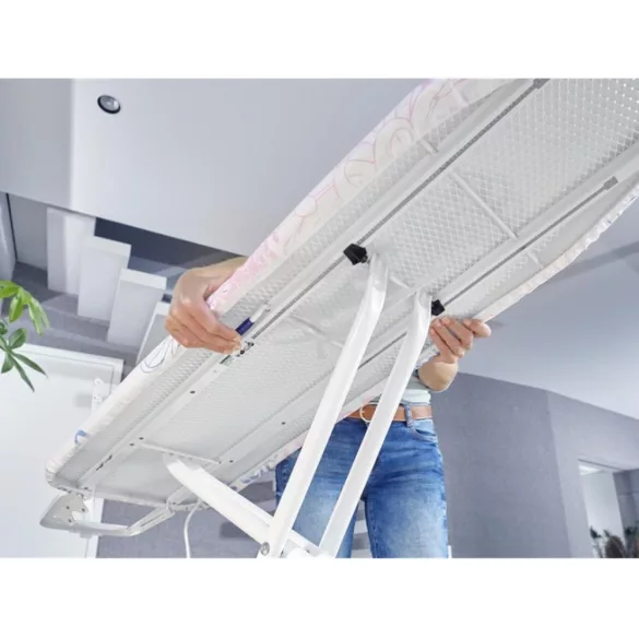Leifheit 72580 Classic M Compact Plus vasalódeszka, fehér, 120 × 38 cm vasalófelülettel, 76–95 cm között állítható magassággal, stabil vasalótartóval, beépített kábeltartó antennával