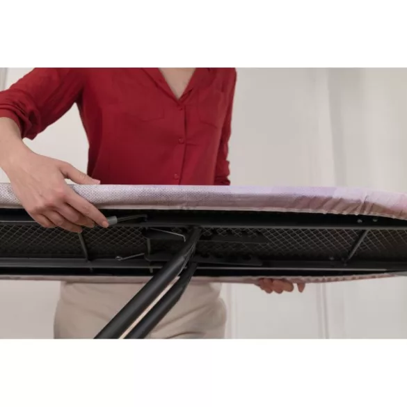 Vileda Diamond M Plus vasalódeszka, 120 × 38 cm, lila, titánbevonatos huzattal, XL vasalótartóval, állítható magassággal