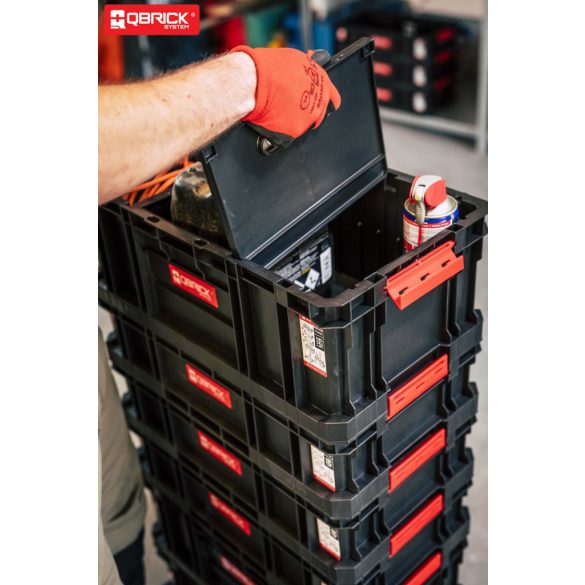 Szerszámosdoboz, Qbrick Patrol System Two Box 200 Flex, 53 × 29,5 × 19,5 cm, fekete, 26 l, két állítható válaszfal, 100 kg terhelhetőség