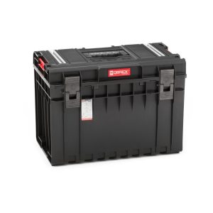 Szerszámosláda, Qbrick Patrol System One 450 Technik, 58,5 × 38,5 × 42 cm, fekete, 52 l, por- és vízálló, megerősített, alumínium rögzítőléc, 2 állítható rekesz