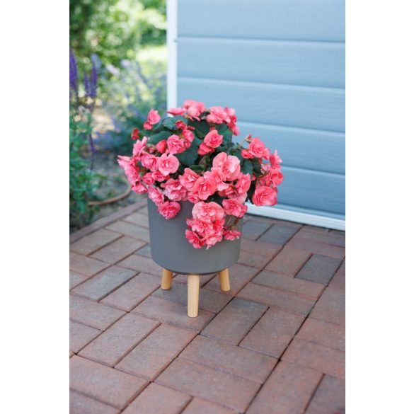 Műanyag virágcserép, Strend Pro Garden, kávépor, átmérő: 24,5 cm, magasság: 31 cm, fa lábakkal, kerek