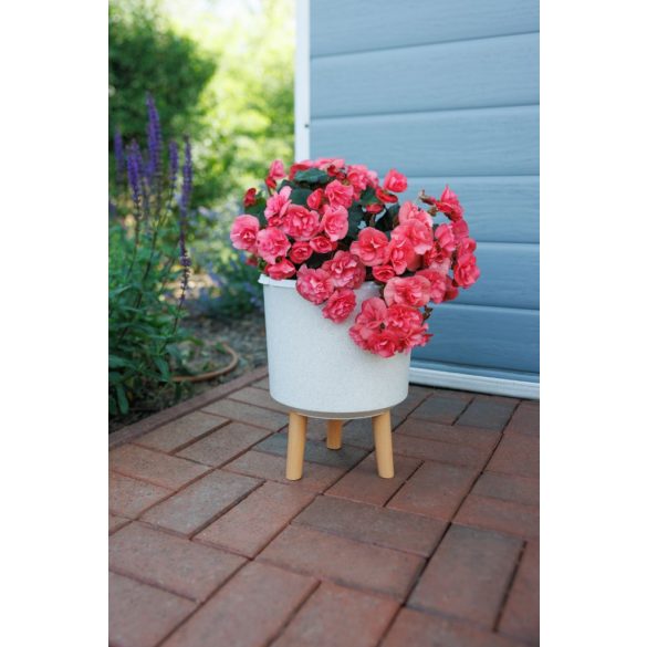Műanyag virágcserép, Strend Pro Garden, fehér, átmérő: 24,5 cm, magasság: 31 cm, fa lábakkal, kerek