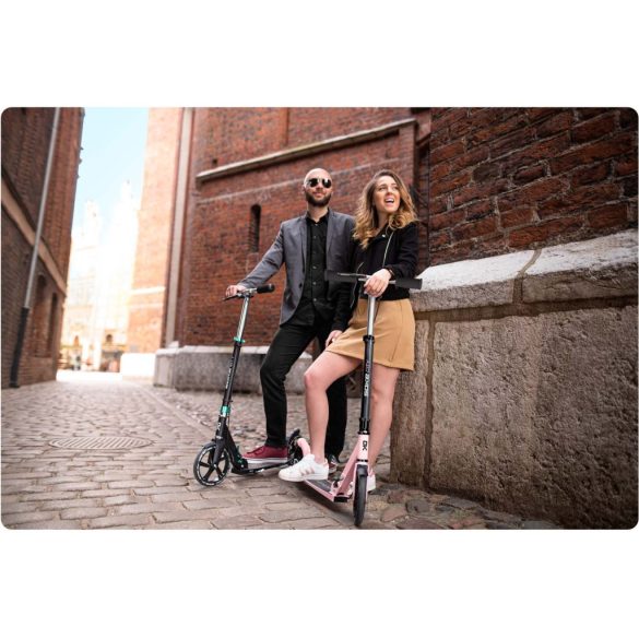 Klasszikus roller, SOKE City, rózsaszín, összecsukható, 20 cm 88A PU kerekek, ABEC-9 csapágy, kézi és lábfék, állítható magasság, maximum 100 kg