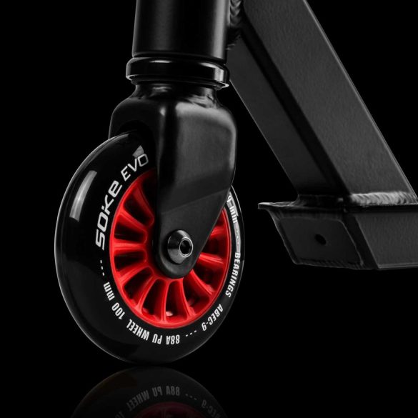 Klasszikus roller, SOKE EVO, piros, 83 cm, 10 cm 88A PU kerekek, ABEC-9 csapágy, HIC kompresszió, integrált kormánycsapágy, Y kormány, max. 100 kg