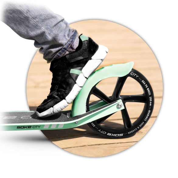 Klasszikus roller, SOKE City, zöld, összecsukható, 20 cm 88A PU kerekek, ABEC-9 csapágy, kézi és lábfék, állítható magasság, maximum 100 kg