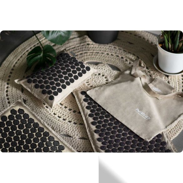 Akupresszúrás szőnyeg, Neo-Sport NS-902, szürke-fekete, 3 részes készlet, 70 × 44 × 3,0 cm + 30,5 × 44 × 3 cm, párnával, hordtáskával, levehető huzat, 316 db korong