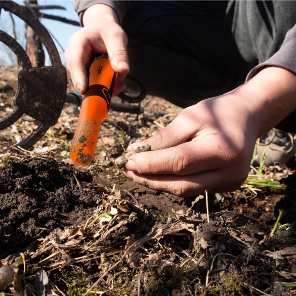 Fémdetektor, Cobra Tector CT-1076, narancssárga, 24,2 x 3,7 cm, IPX8 vízálló, 3 riasztási mód, beépített LED lámpa, 360° érzékelés, automatikus hangolás, elemes (1 db 9V)