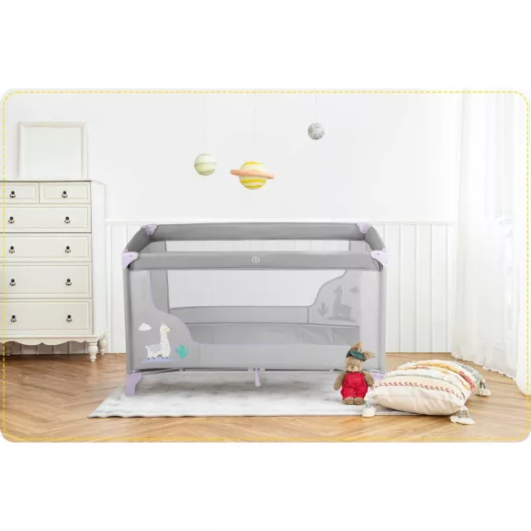 Utazó gyerekágy, Ricokids RK-240, szürke-levendula, 125 x 65 cm, magasság: 78 cm, levehető oldalsó bejárat, 2 fékezhető kerék, összecsukható, matraccal, teherbírás: 15 kg