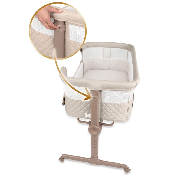 Utazó gyerekágy, Nukido NK-243, krémszínű, 88 x 55 cm, magasság: 70-83 cm, ágy mellé csatlakoztatható, 4 fékezhető kerék, összecsukható, matraccal, állványos, teherbírás: 9 kg