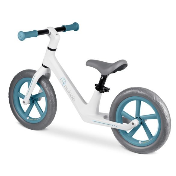 Kétkerekű futóbicikli, Nukido Light Flee, fehér, EVA habkerekek 29 cm, tartós nylon váz, állítható ülésmagasság 35-41 cm, puha ülés, gumírozott markolat, szuperkönnyű