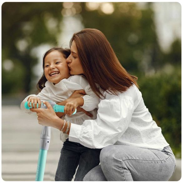 Háromkerekű roller, Ricokids Piko, menta, LED világítás a kerekekben és a fellépőben, állítható magasságú kormány, balanszos irányítás, EN 71, max. 35 kg