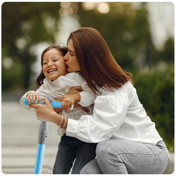 Háromkerekű roller, Ricokids Piko, kék, LED világítás a kerekekben és a fellépőben, állítható magasságú kormány, balanszos irányítás, EN 71, max. 35 kg
