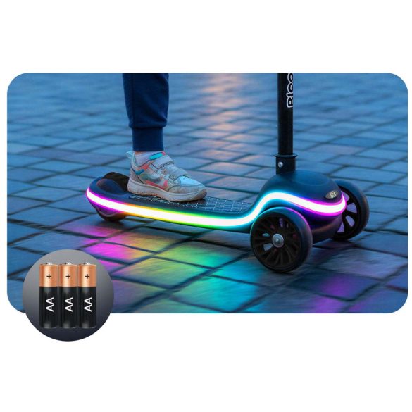 Háromkerekű roller, Ricokids Leddi, fekete, LED világítás a fellépőben, balanszos irányítás, állítható fém kormány, max. 35 kg