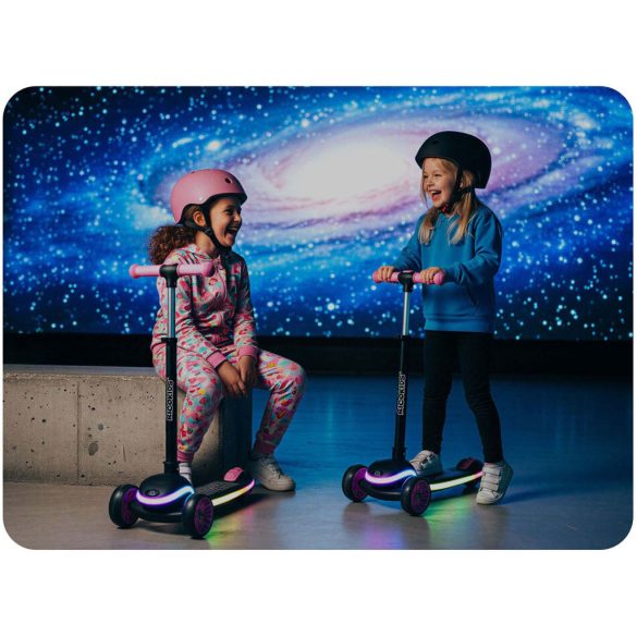 Háromkerekű roller, Ricokids Leddi, fekete/rózsaszín, LED világítás a fellépőben, balanszos irányítás, állítható fém kormány, max. 35 kg