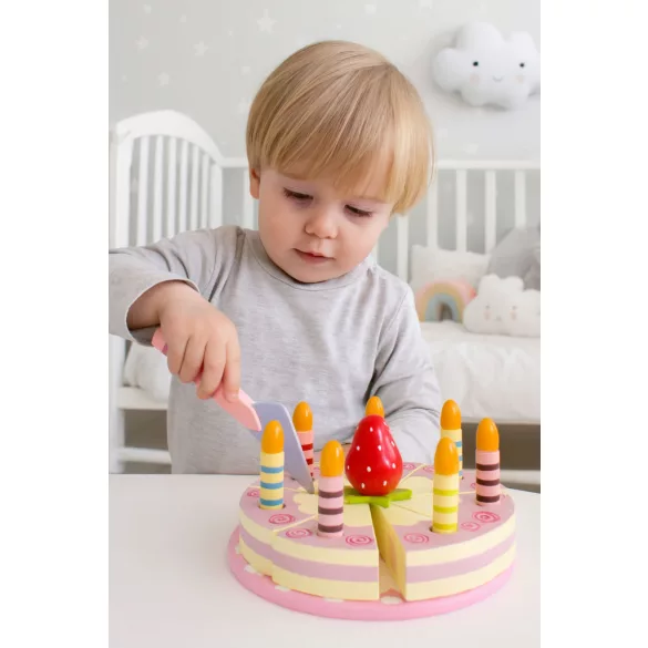 Játék születésnapi készlet, ECOTOYS TL10032, tépőzáras gyertyákkal, epres dísszel, 15 db, szeletelhető, tányérral és tortalapáttal