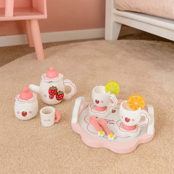 Játék teáskészlet, ECOTOYS HM260872, fa, 14 db, tálcával, csészékkel és kancsóval, epres minta, 3 éves kortól