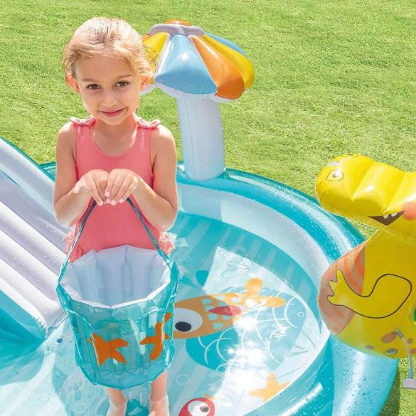 Felfújható vízi játék, Intex, aligátor játszóház, 201 × 170 × 84 cm, zöld, aligátoros mintás, csúszdával, gomba alakú napernyővel, locsolótömlőre csatlakoztatható zuhannyal (57165)